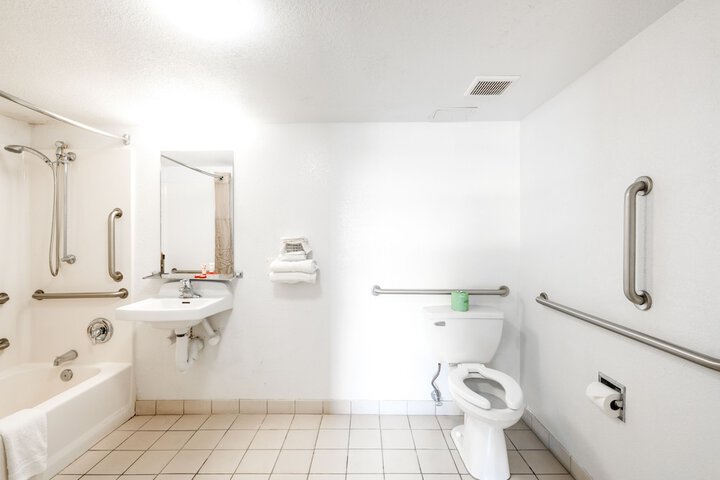 Room 17 of 24