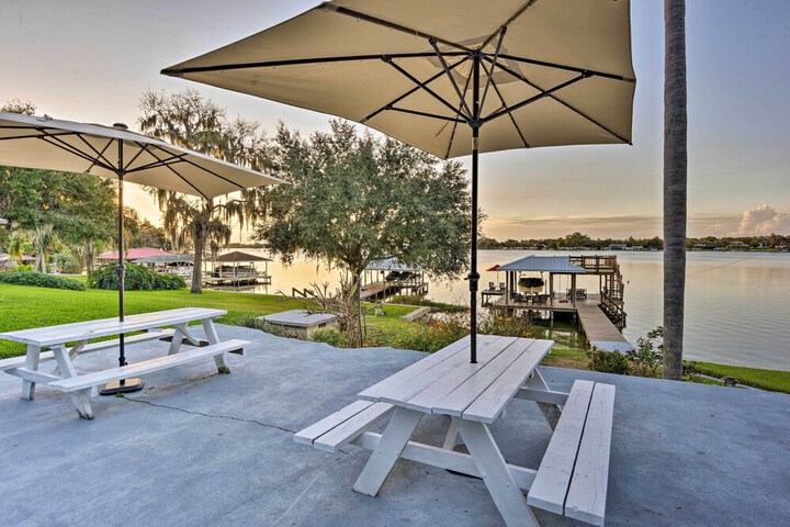 Lakefront Florida Retreat - Pool Table & Boat Dock