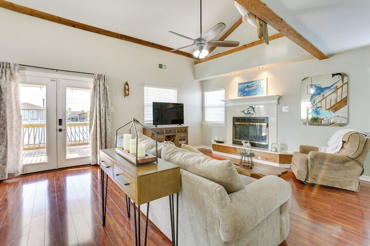 Bayou Bliss: Barataria Waterfront Getaway w / Dock!