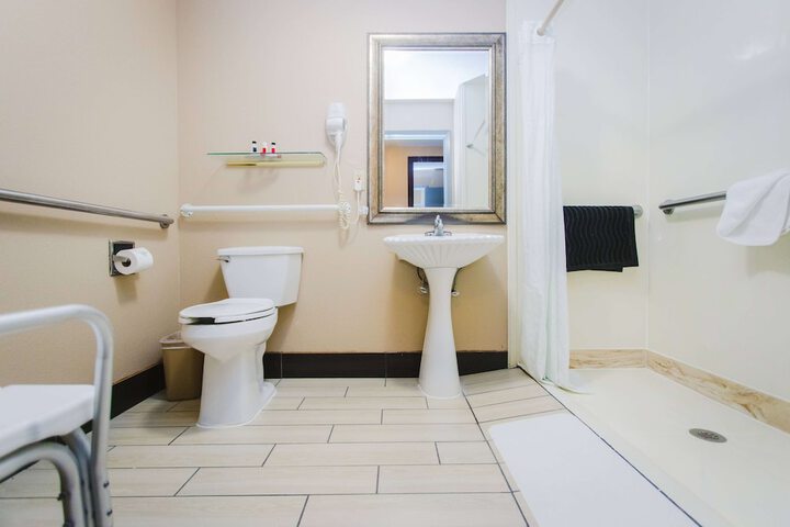 Room 10 of 27