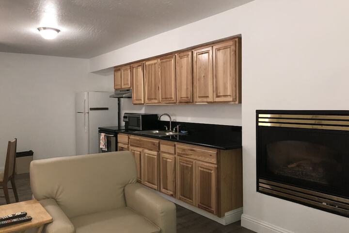 Cedar Inn & Suites