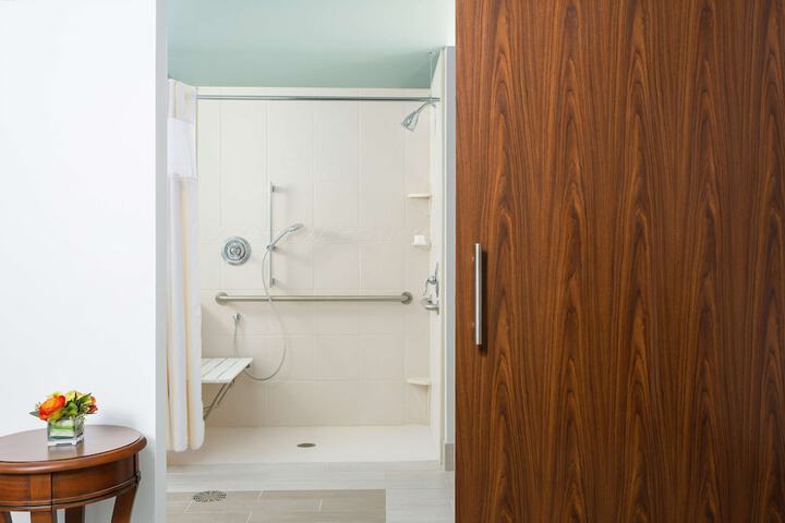 Room 43 of 117