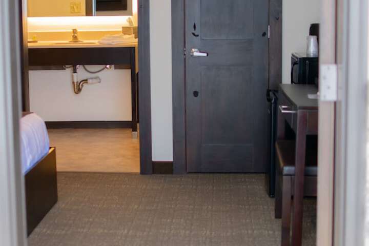 Room 17 of 37