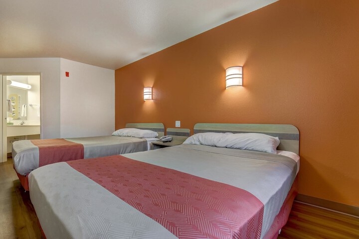 Room 19 of 34