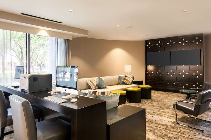DoubleTree by Hilton Hotel & Suites Houston by the Galleria