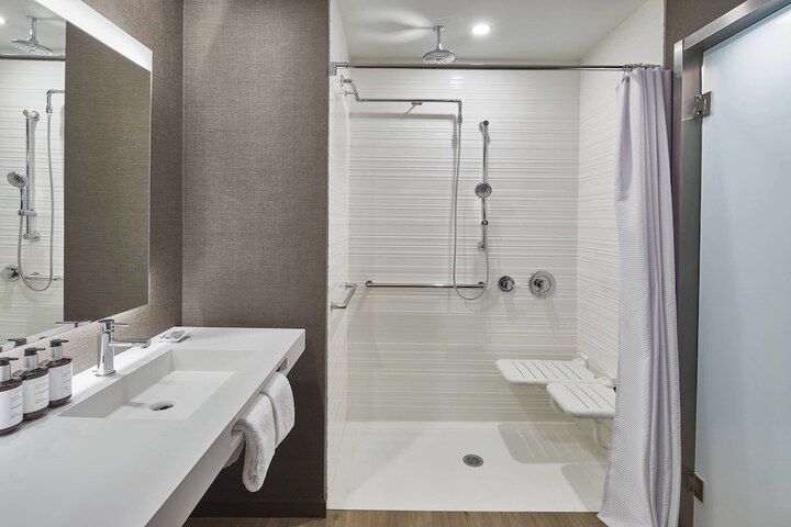 AC Hotel by Marriott Atlanta Airport Gateway