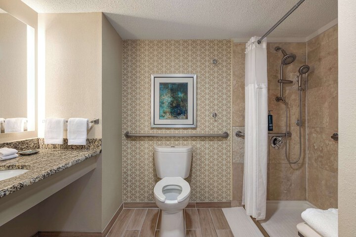 Doubletree by Hilton Fort Myers at Bell Tower Shops