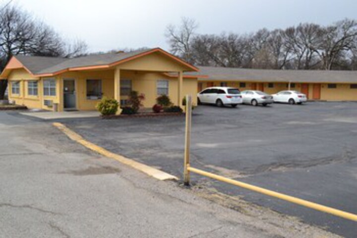 Lake Country Motel