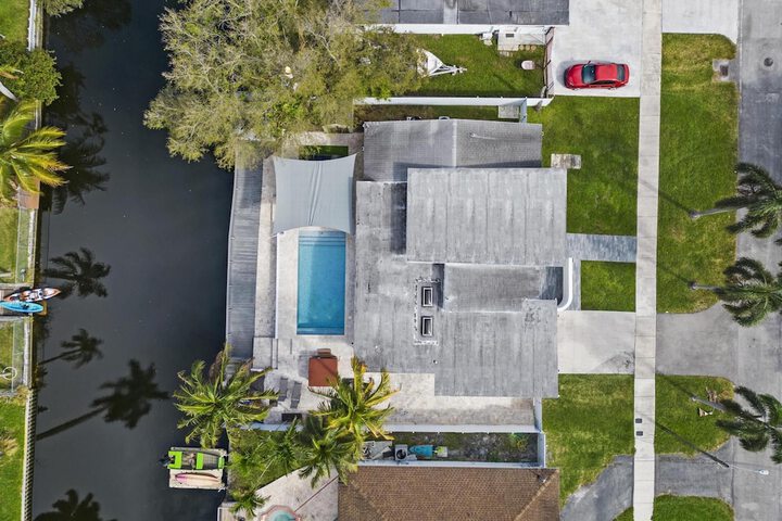 Stylish Aventura Home With Pool on Intercostal