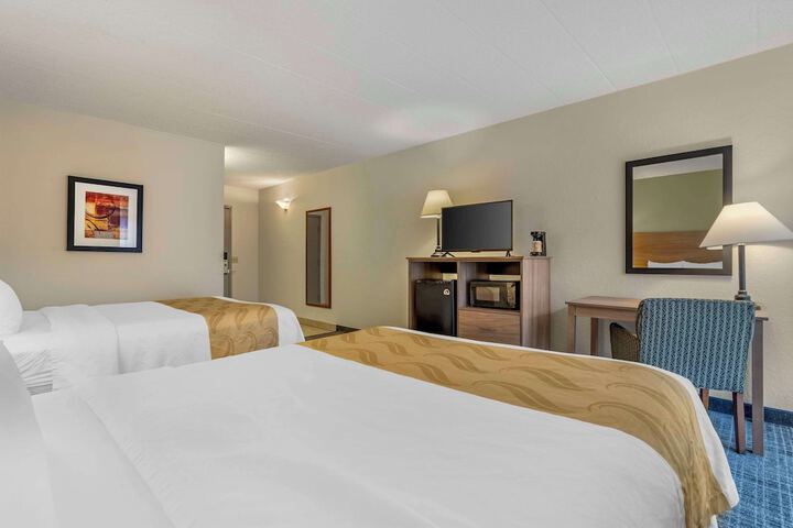Room 33 of 40