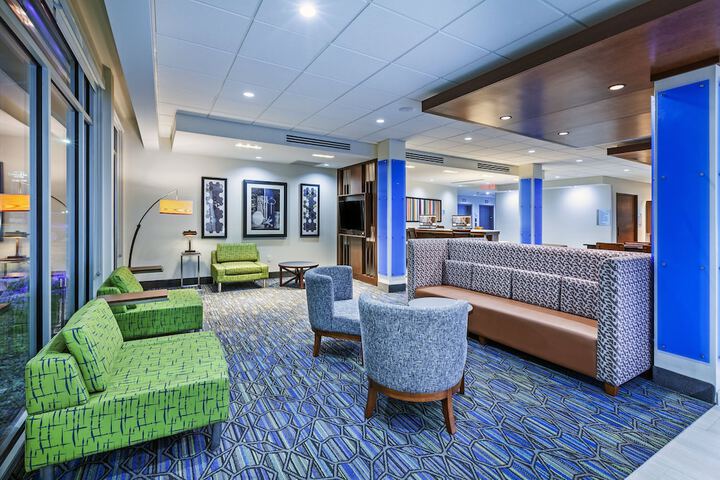 Holiday Inn Express & Suites Tulsa Northeast - Owasso by IHG