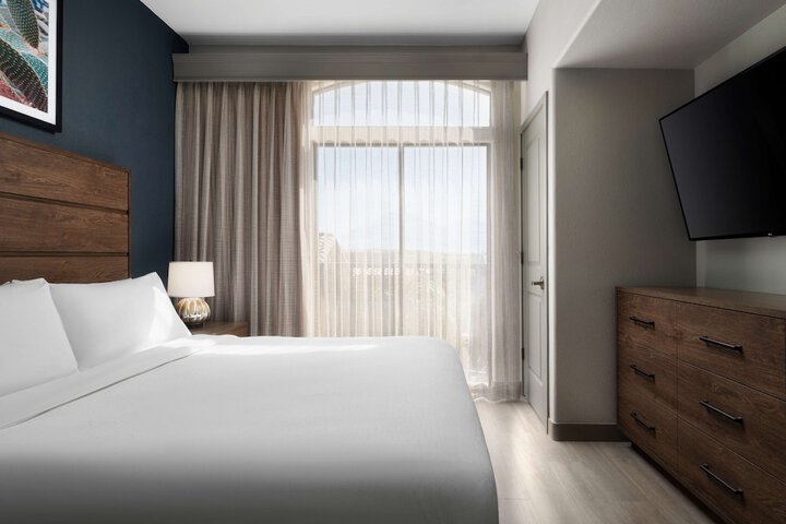 Room 10 of 38