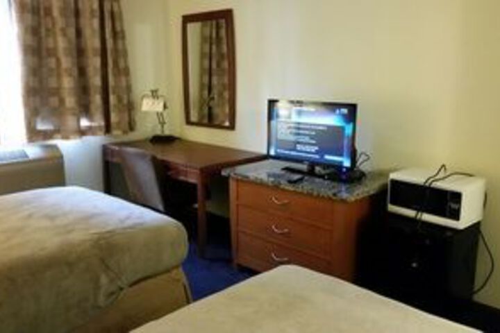 Riverwalk Inn & Suites