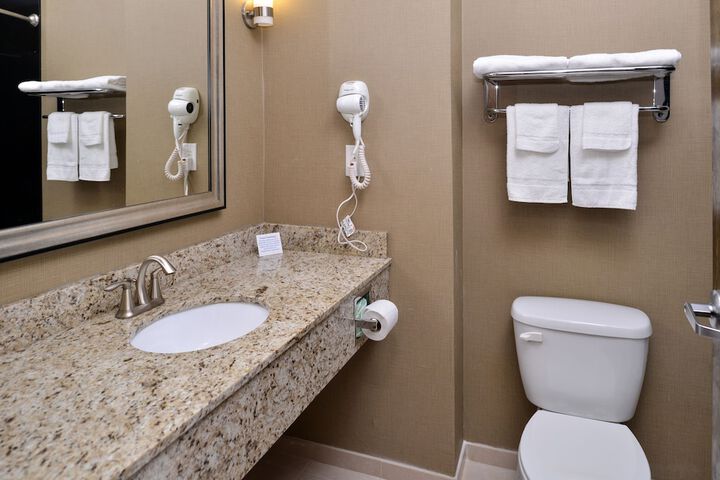 Comfort Inn & Suites Winnie