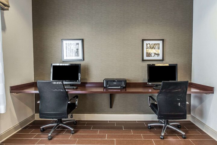 Business Center 44 of 45