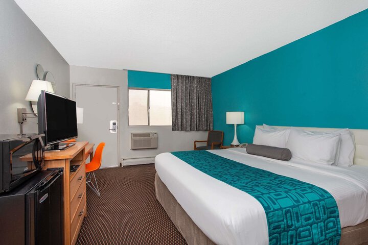 Room 7 of 19