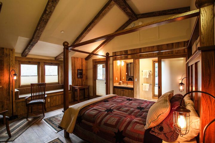 Room 15 of 32