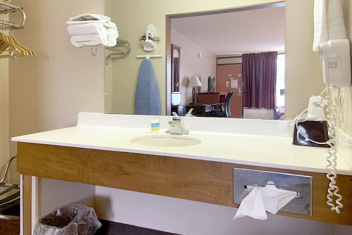 Room 17 of 25