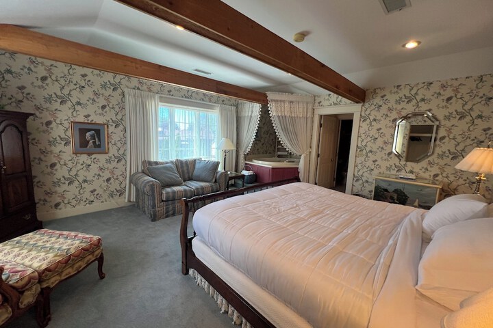 Strawtown Inn & Events