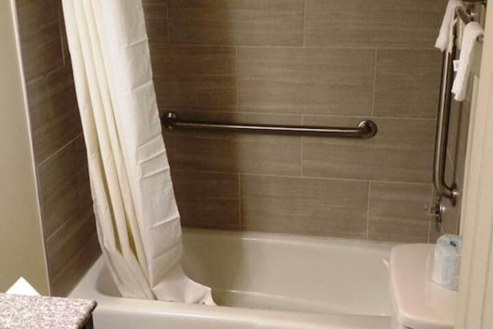 Room 12 of 25