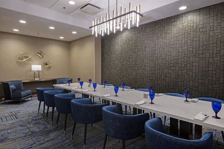 DoubleTree by Hilton Hotel West Edmonton