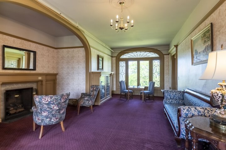 White Springs Manor a Belhurst Property
