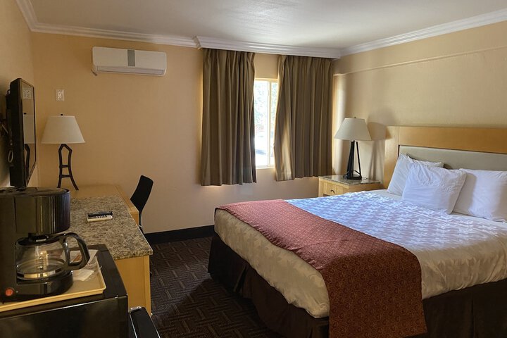 Room 27 of 64