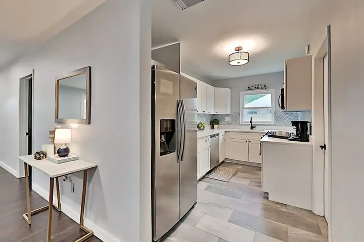Charming Getaway W / New Kitchen & Private Backyard 3 Bedroom Home