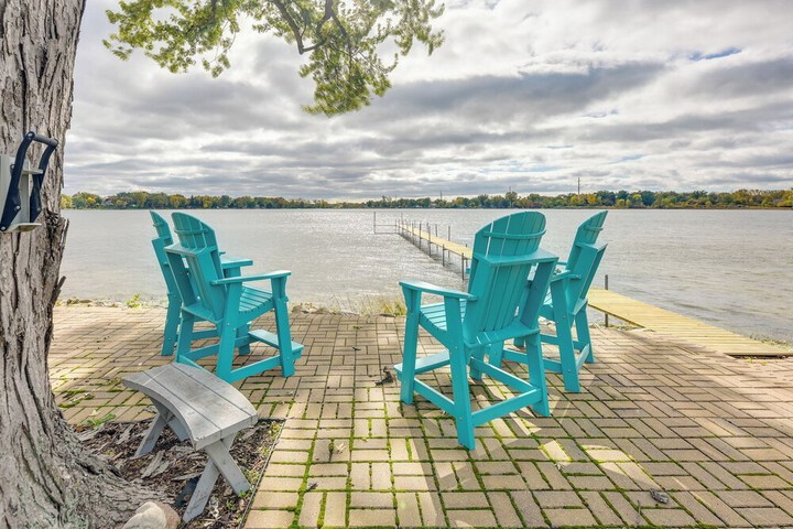Lakefront Antioch Cottage w / Dock & Gas Grill!