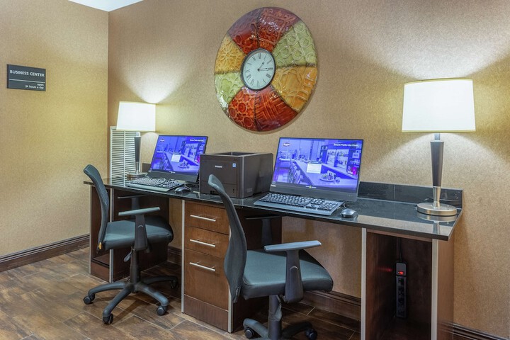 Business Center 16 of 17