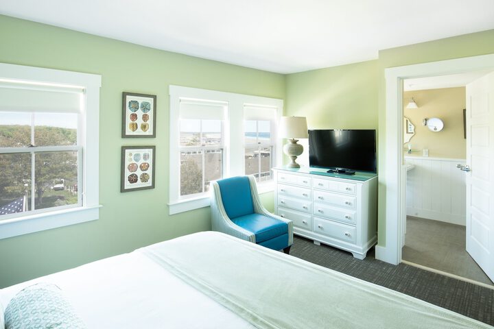 Room 33 of 106