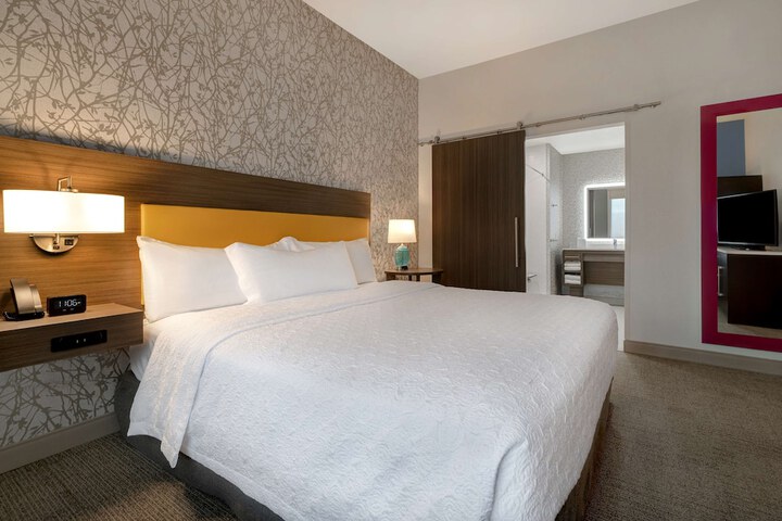 Room 32 of 53