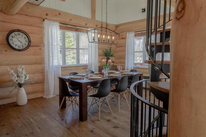 Breathtaking log house with HotTub - Winter paradise in Tremblant