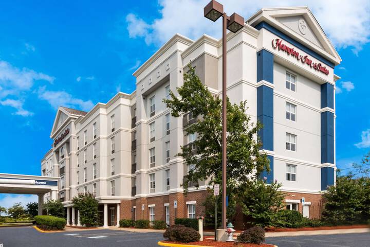 Hampton Inn & Suites Fredericksburg-at Celebrate Virginia