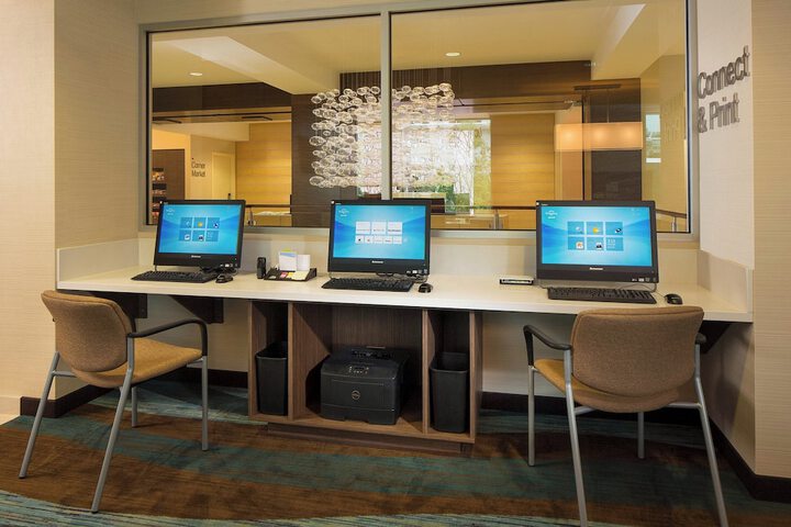 Business Center 37 of 39
