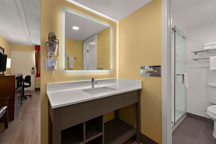 Room 32 of 50