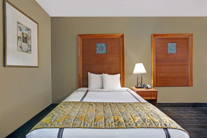 Room 34 of 48