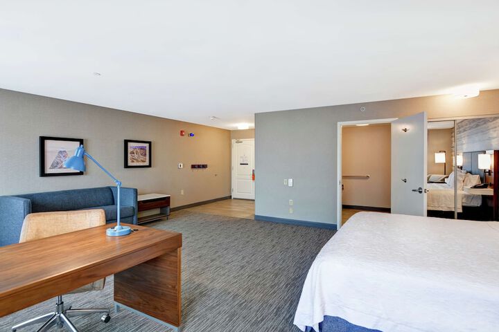 Room 26 of 40