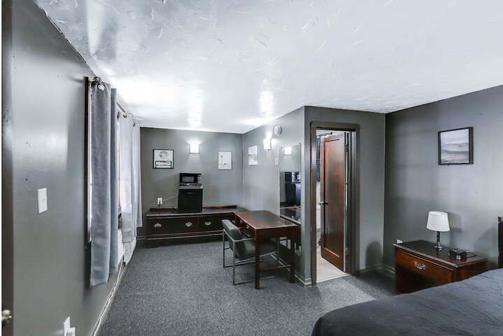 Room 16 of 18