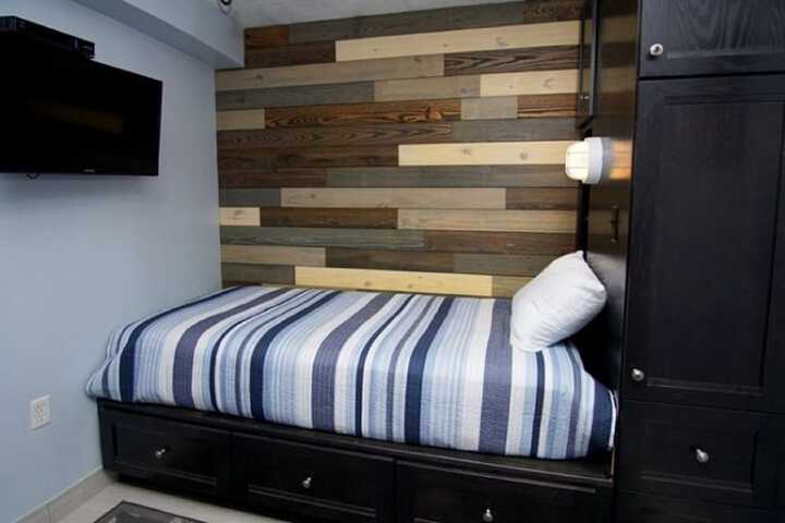 Room 15 of 32