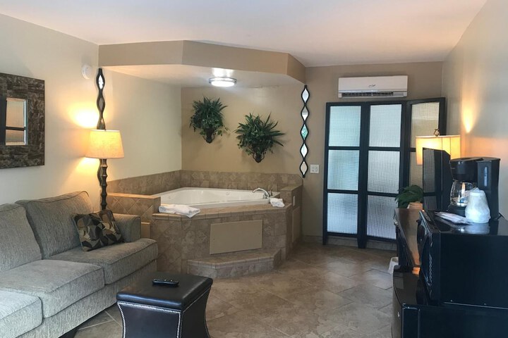 Carmel Inn & Suites