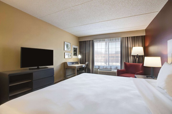 Comfort Inn & Suites St. Paul Northeast