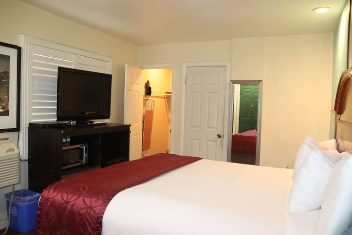Room 27 of 29
