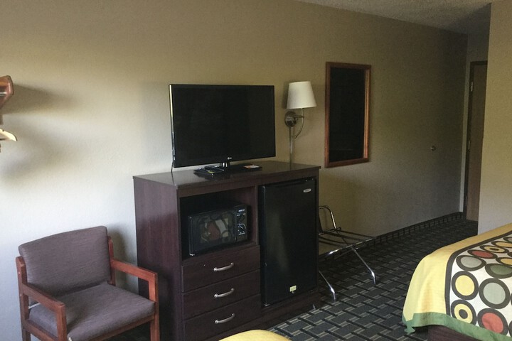 Super 8 by Wyndham Youngstown / Austintown