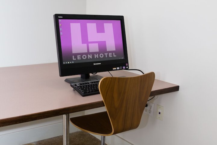 Leon Hotel LES