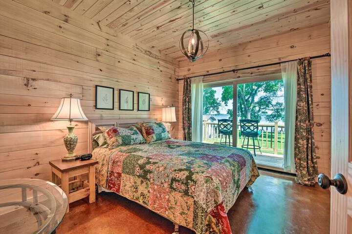 Spacious Pearl Lake Retreat w / Yard & Private Dock
