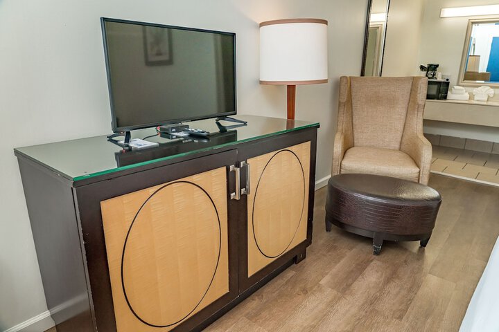 Room 28 of 47