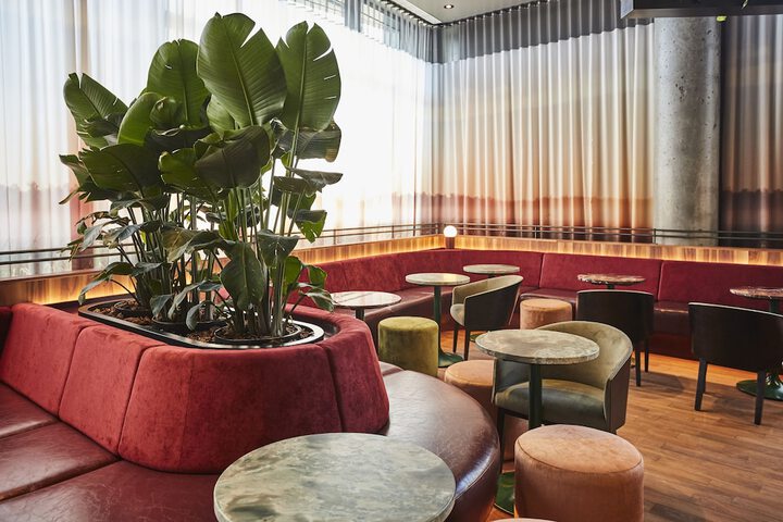 Lounge 59 of 65