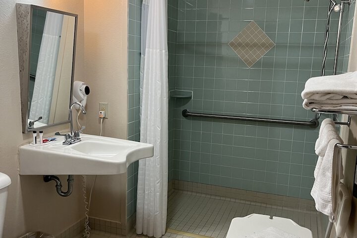 Super 8 by Wyndham Sturgis