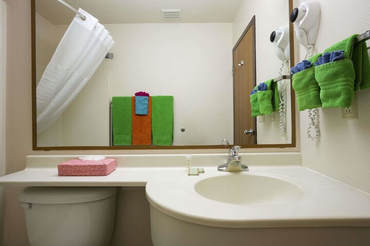 Room 6 of 11